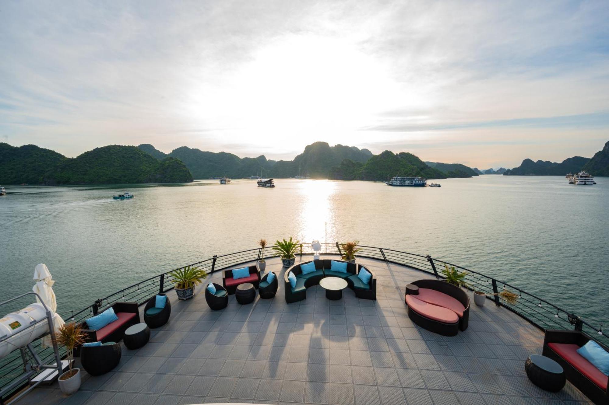 Velar Of The Sea Hotel Ha Long Exterior photo